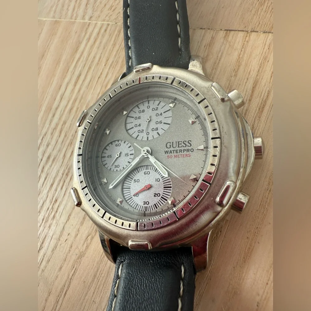 Guess mens waterpro mens black leather sport watch NEW BATTERY